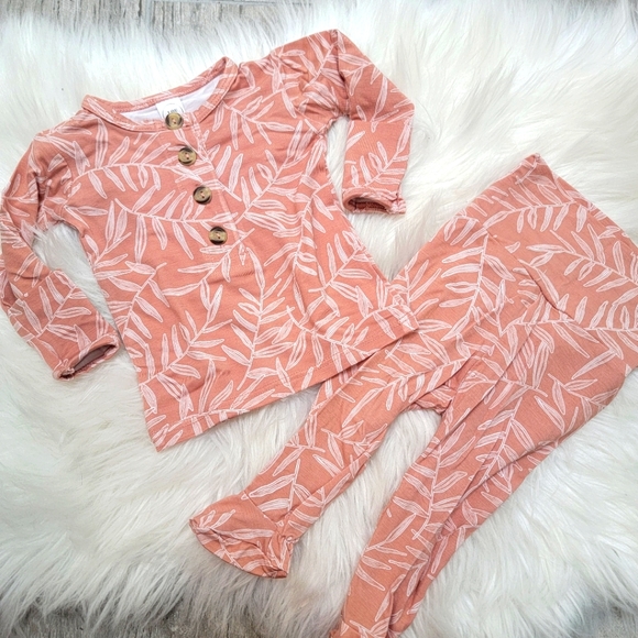 Lou Lou & Company Other - New Lou Lou Two Piece Top and Bottom Set Newborn